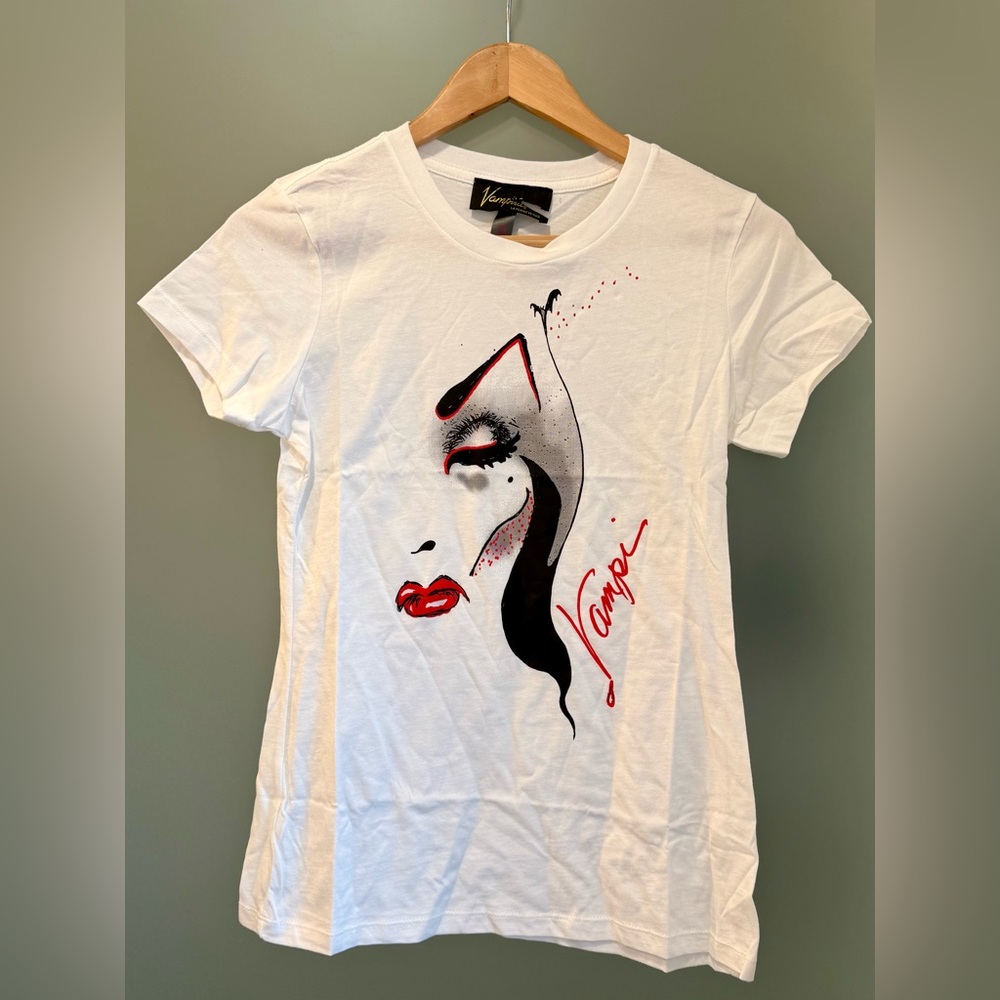 NWT LA FEMME EN NOIR COTTON FITTED WHITE VAMPIRA T-SHIRT